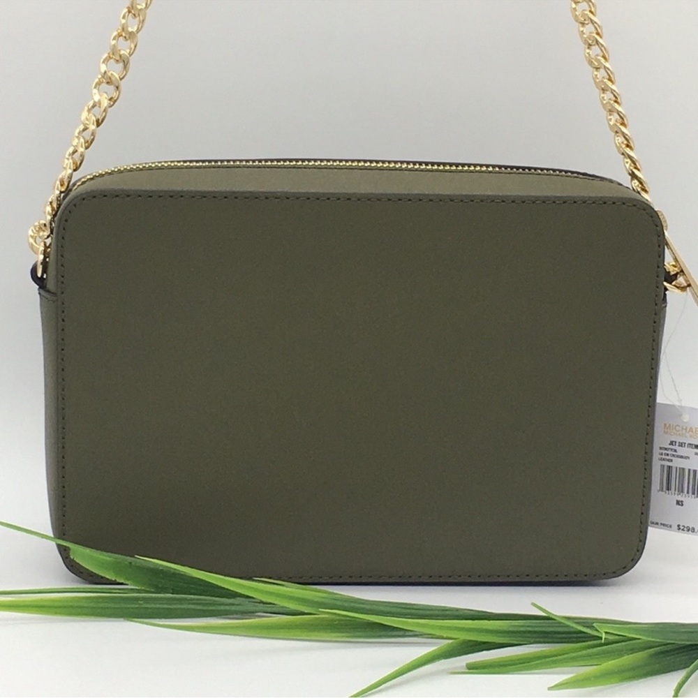 Michael Kors Jet Set Item Large East West Zip Crossbody Leather Olive
NWT - Picture 6 of 12